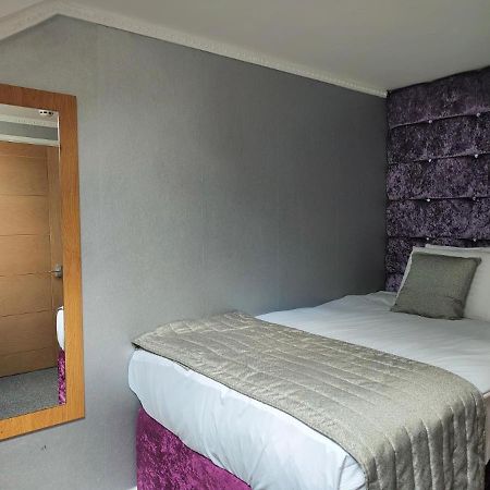 Hotel 24-7 Express Newport  Esterno foto