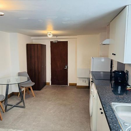 Hotel 24-7 Express Newport  Esterno foto