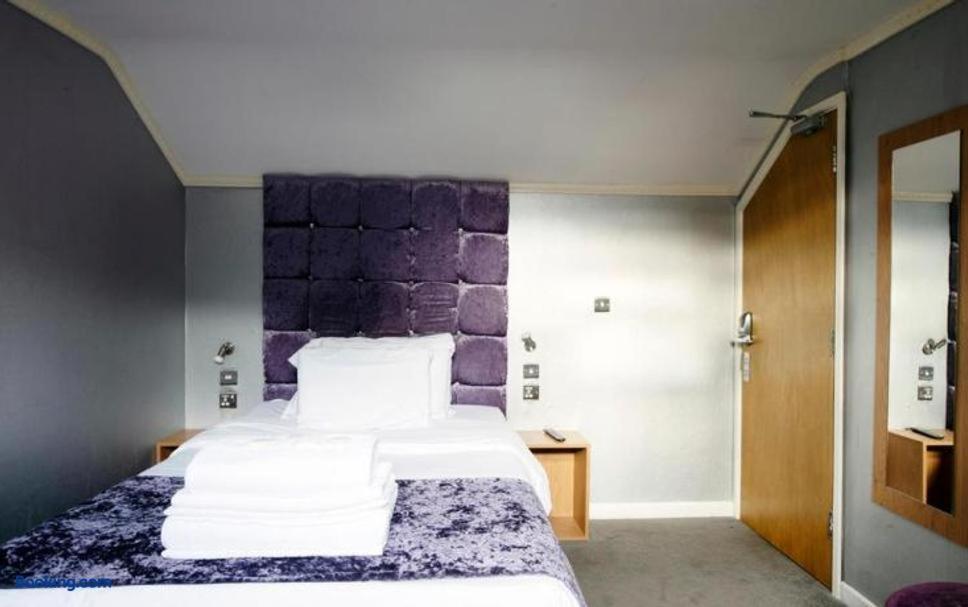 Hotel 24-7 Express Newport  Esterno foto