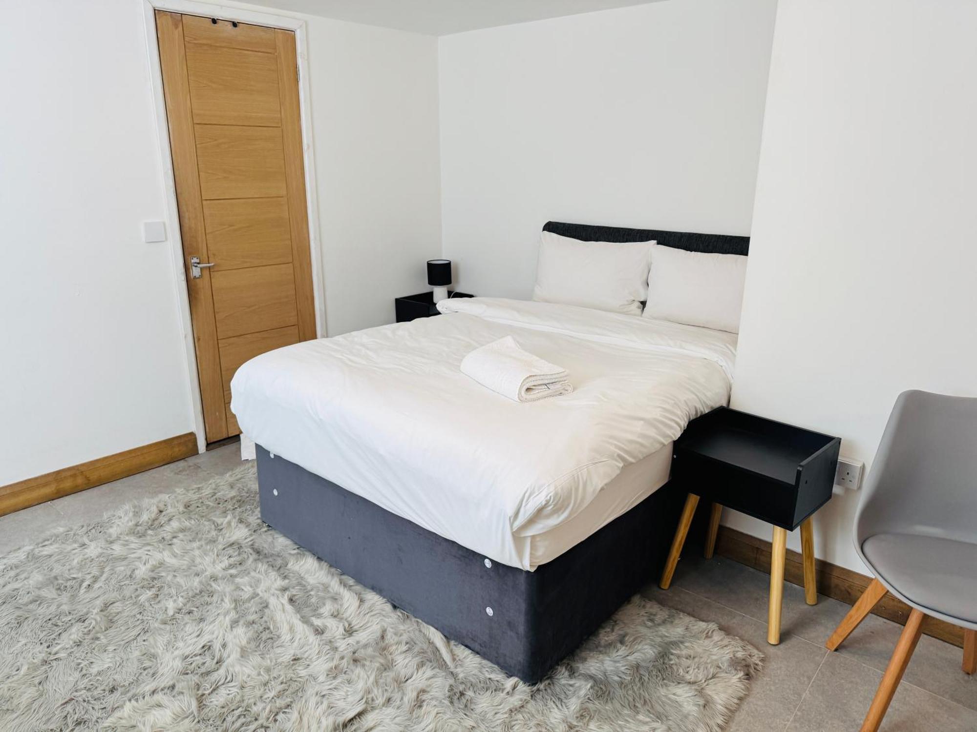 Hotel 24-7 Express Newport  Esterno foto