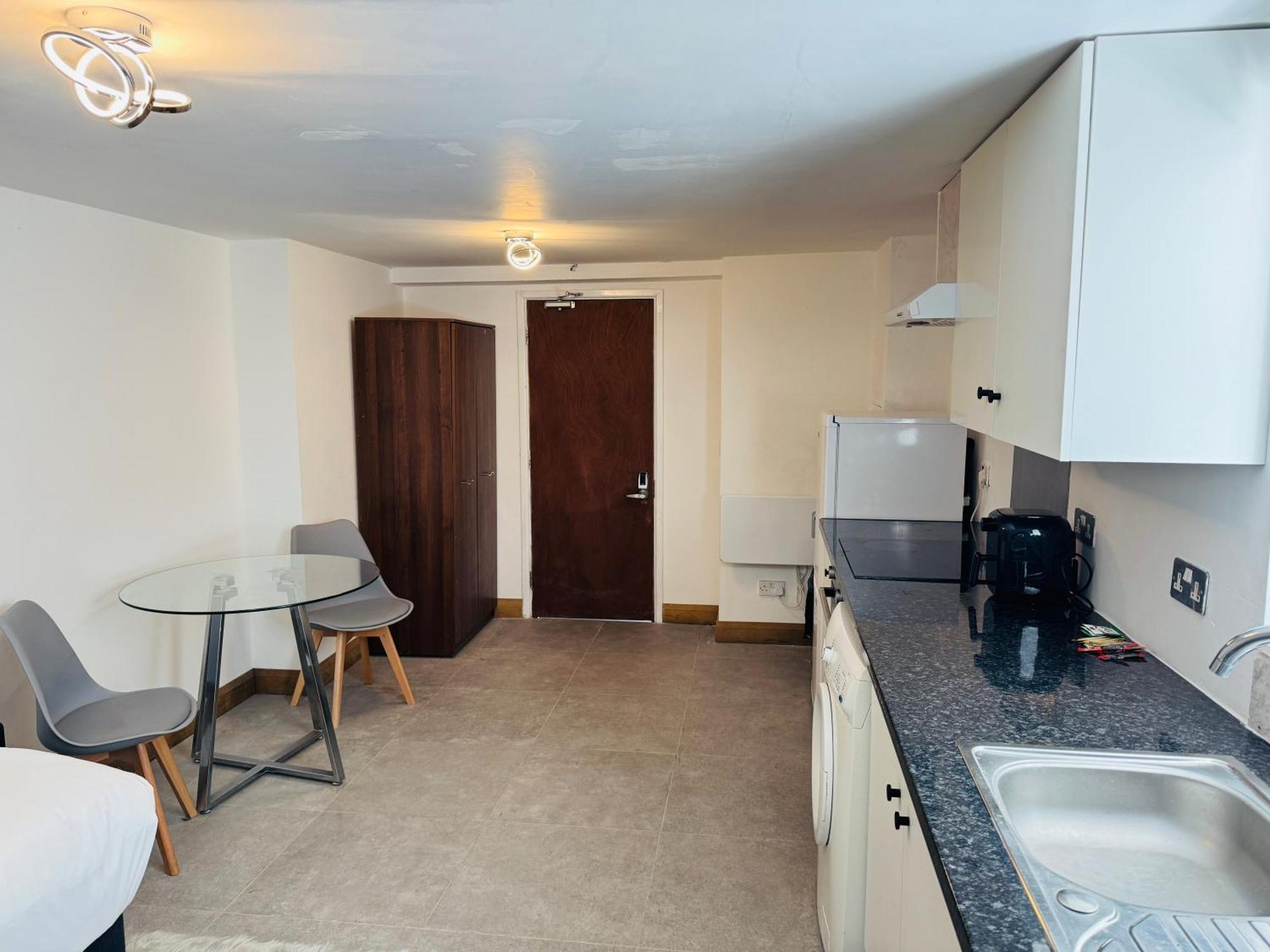 Hotel 24-7 Express Newport  Esterno foto